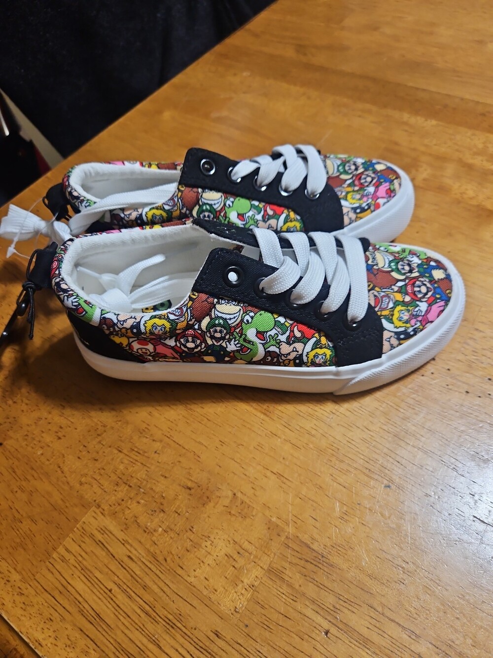 Nintendo Super Mario Bros Sneakers Kids sz 13 Low Top New With Tags